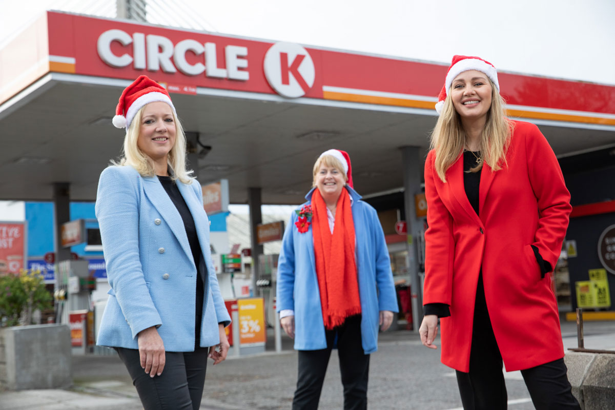 Anna Daly is pictured at Circle K, Dundrum Road alongside Ciara Foxton, Finance Director at Circle K Ireland / Carmel Doyle, CEO, Jack and Jill Children’s Foundation