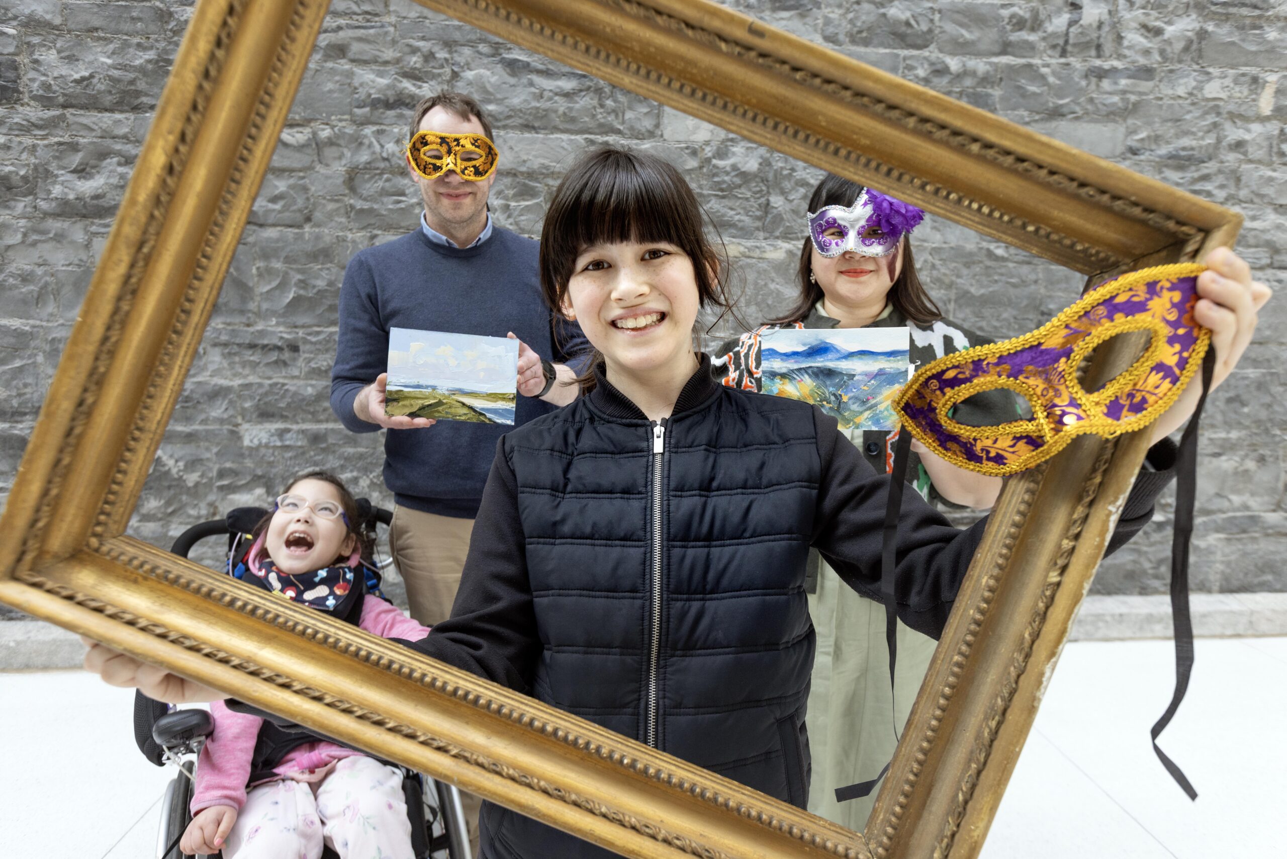 Incognito The Online Art sale for Jack and Jill Foundation in The National Gallery. Mila Bukers (5) Mamoek Buekers, Nicolaas Beukers (10) and Hannah McGrenera whose family is supported by Jack and Jill. Photo: Tony Gavin/ Photocall Ireland